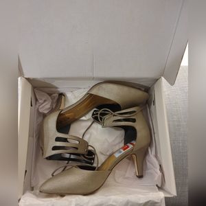 NWT/NIB Style & Co Vanaap Lace Up, Strappy Heels in Flint, 7M